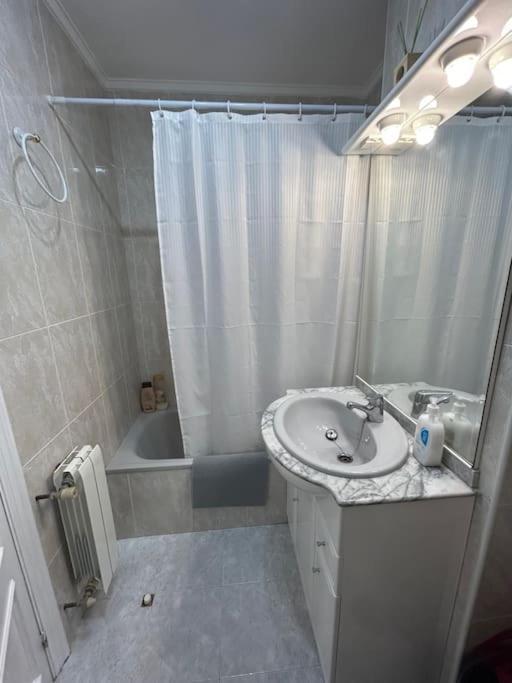 Playa De Berria -Apartamento Con Piscina Y Vistas Al Mar Santoña Exterior foto