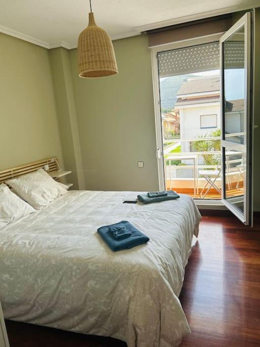 Playa De Berria -Apartamento Con Piscina Y Vistas Al Mar Santoña Exterior foto