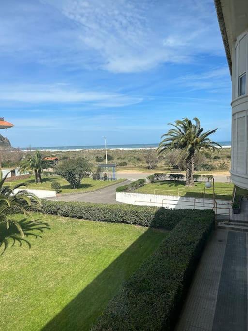 Playa De Berria -Apartamento Con Piscina Y Vistas Al Mar Santoña Exterior foto