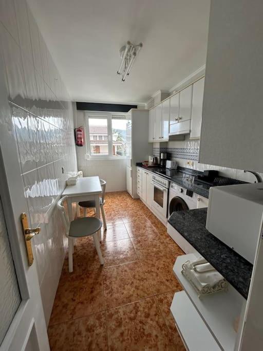 Playa De Berria -Apartamento Con Piscina Y Vistas Al Mar Santoña Exterior foto